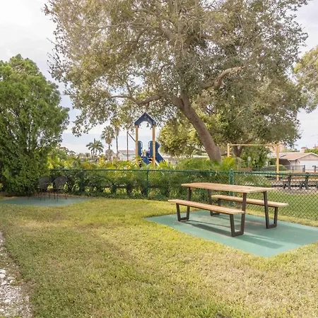 Treasure Island Retreat Steps To Beach St. Pete Beach Exterior foto
