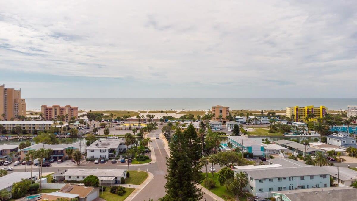 Treasure Island Retreat Steps To St. Pete Beach